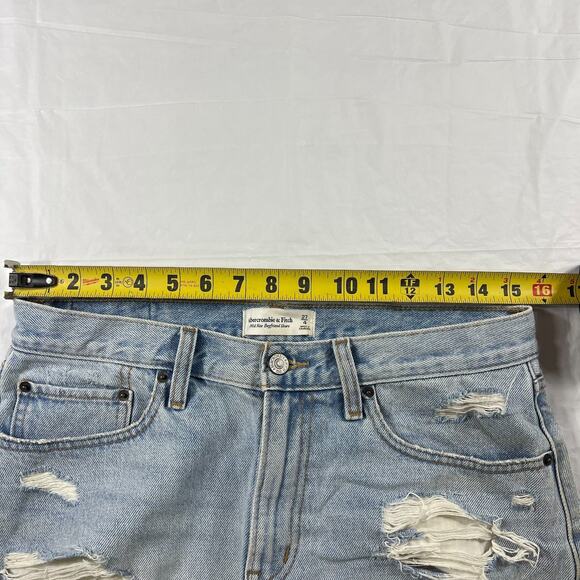 Abercrombie Fitch Women's Mid Rise Boyfriend Shorts Distressed Size 27/4 - Picture 7 of 8